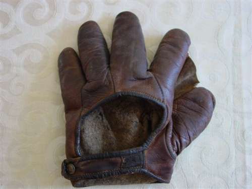 Early 1900's Spalding Crescent Glove Back